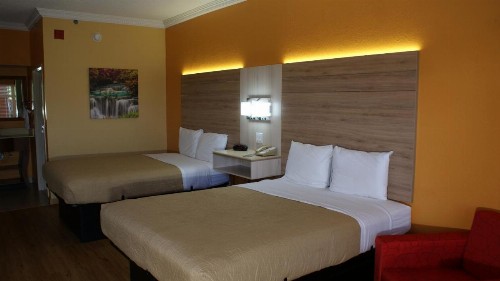 Home Town Inn & Suites - image 10