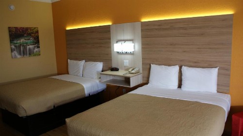 Home Town Inn & Suites - image 11