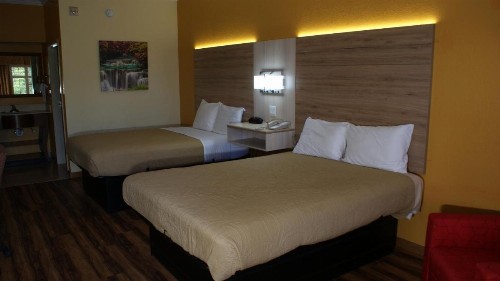 Home Town Inn & Suites - image 14