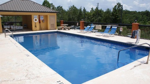 Home Town Inn & Suites - image 19