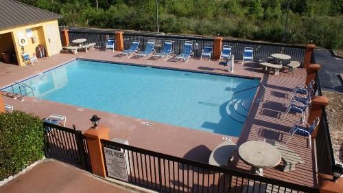 Home Town Inn & Suites - image 20