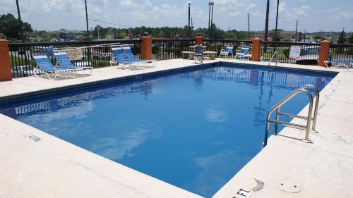 Home Town Inn & Suites - image 21