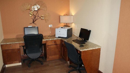 Home Town Inn & Suites - image 22