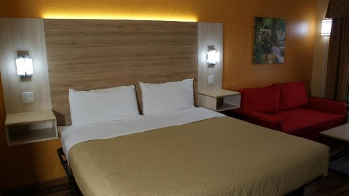 Home Town Inn & Suites - image 3