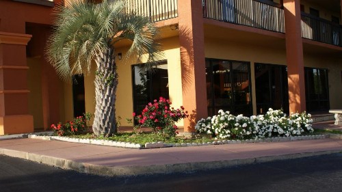 Home Town Inn & Suites - image 32
