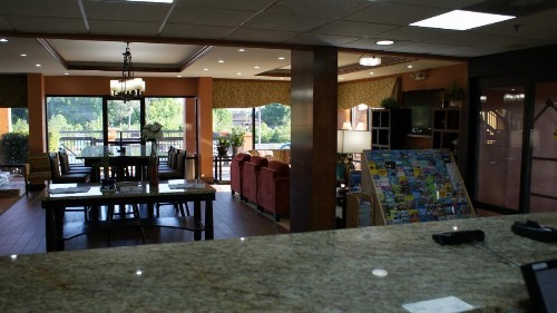Home Town Inn & Suites - image 34