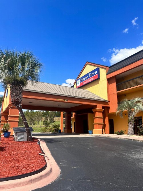 Home Town Inn & Suites - image 38
