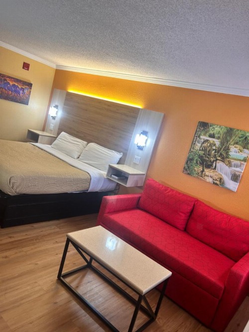 Home Town Inn & Suites - image 40