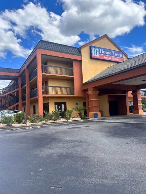 Home Town Inn & Suites - image 43