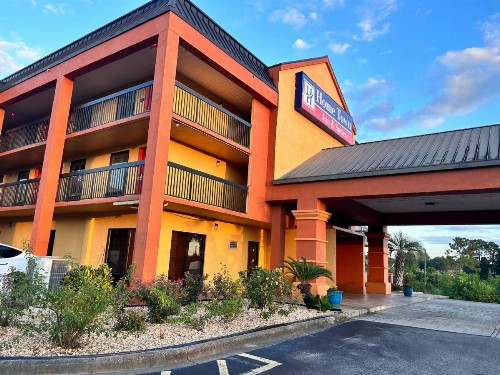 Home Town Inn & Suites - image 46