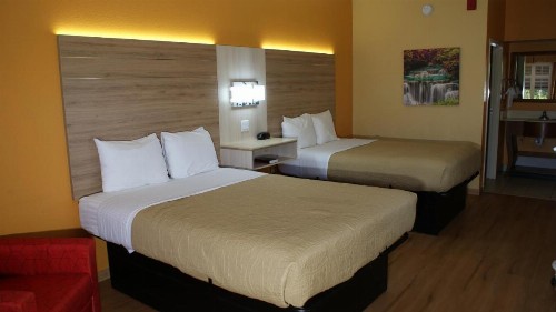 Home Town Inn & Suites - image 8