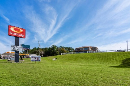 Econo Lodge - image 1