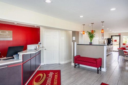 Econo Lodge - image 11