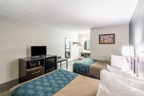 Econo Lodge - image 17