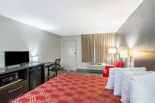 Econo Lodge - image 18