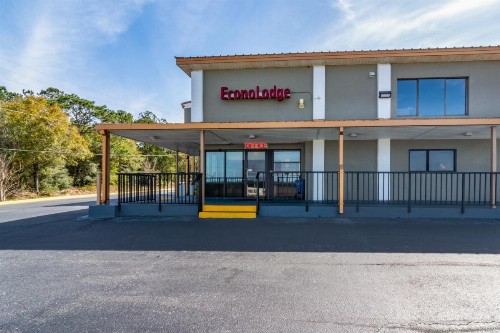 Econo Lodge - image 22