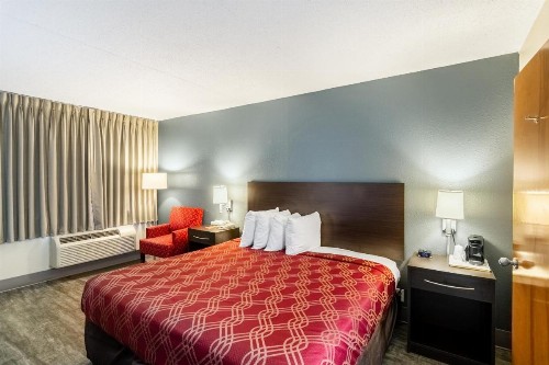 Econo Lodge - image 24