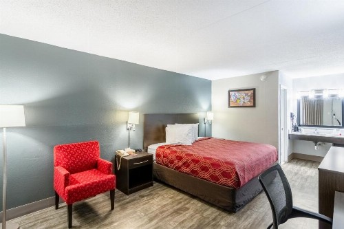 Econo Lodge - image 7