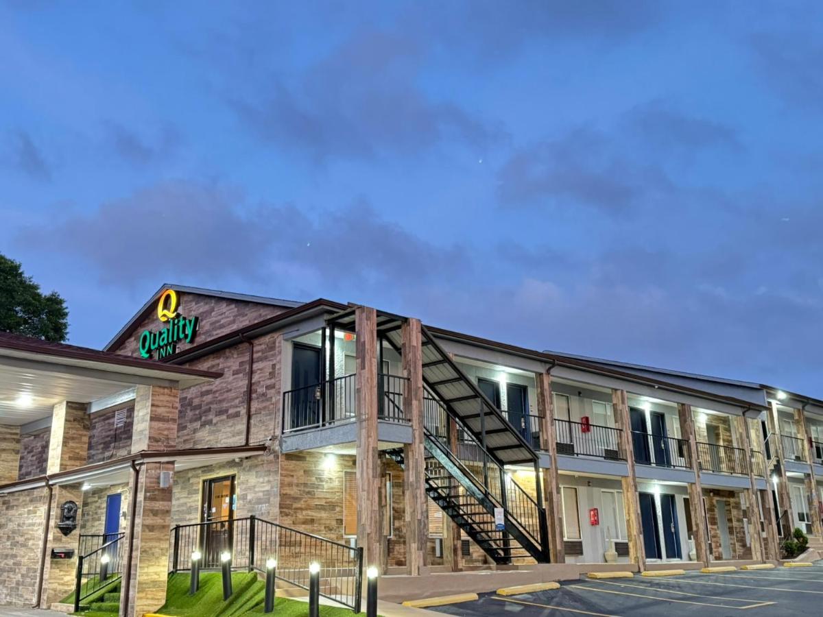 Super 8 by Wyndham Crestview - main image