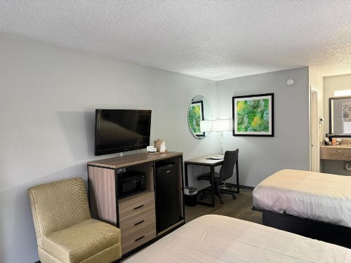 Super 8 by Wyndham Crestview - image 18