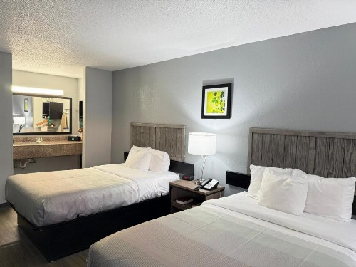 Super 8 by Wyndham Crestview - image 19