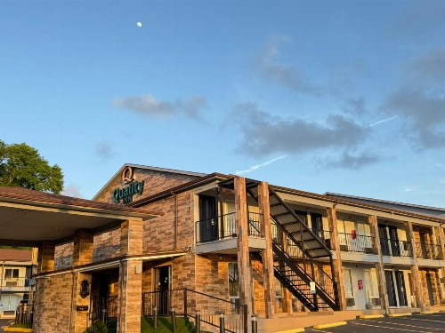 Super 8 by Wyndham Crestview - image 20