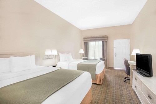 Baymont by Wyndham Crestview - image 11