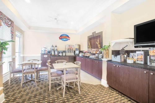 Baymont by Wyndham Crestview - image 16