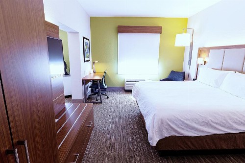 Holiday Inn Express Hotel & Suites Crestview South I-10 an IHG Hotel - image 12