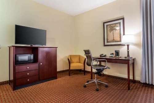 Comfort Inn & Suites Crestview - image 29