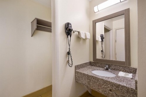 Red Roof Inn Crestview - image 25