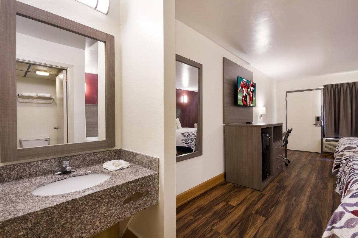 Red Roof Inn Crestview - image 3