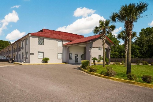 Red Roof Inn Crestview - image 8