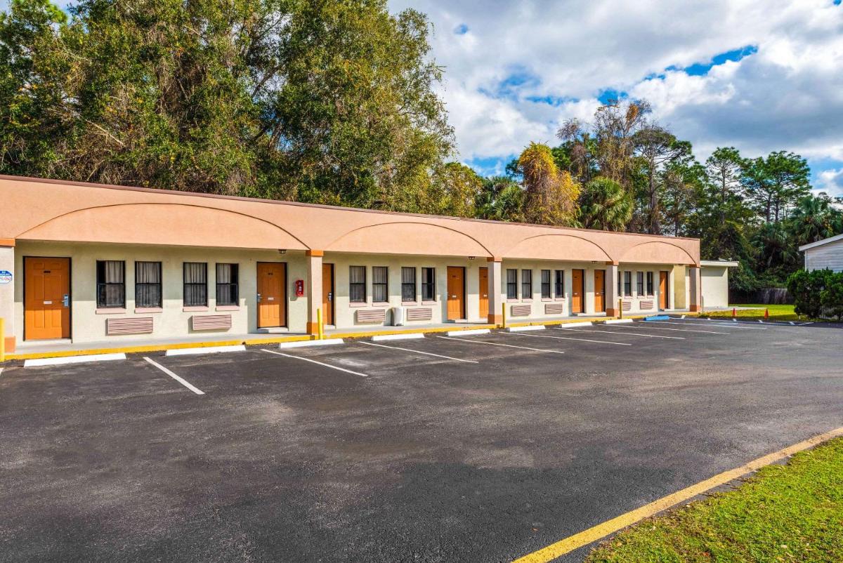 Econo Lodge Crystal River - image 2