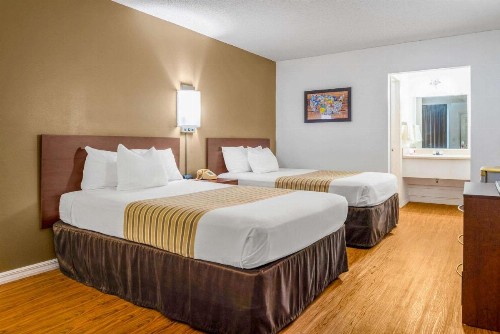 Econo Lodge Crystal River - image 26