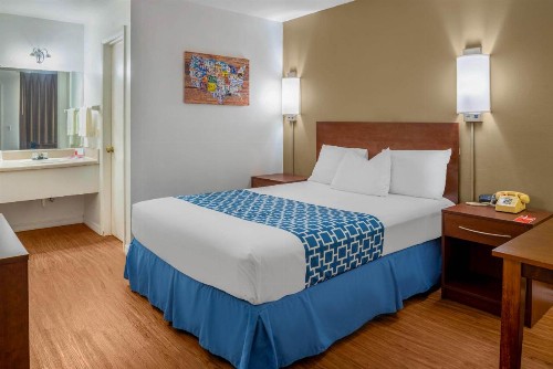 Econo Lodge Crystal River - image 39