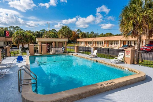 Econo Lodge Crystal River - image 6