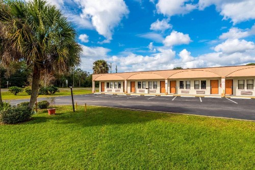 Econo Lodge Crystal River - image 9
