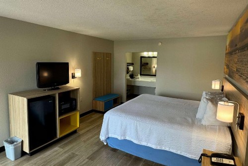 Days Inn by Wyndham Crystal River - image 13