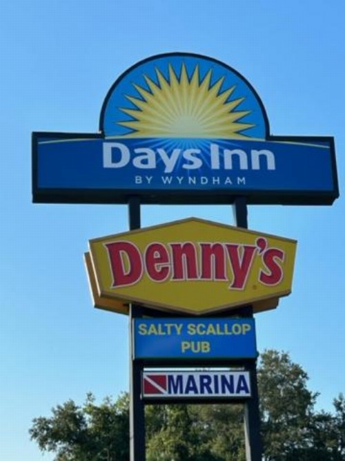 Days Inn by Wyndham Crystal River - image 20