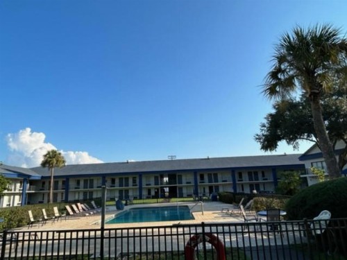 Days Inn by Wyndham Crystal River - image 4