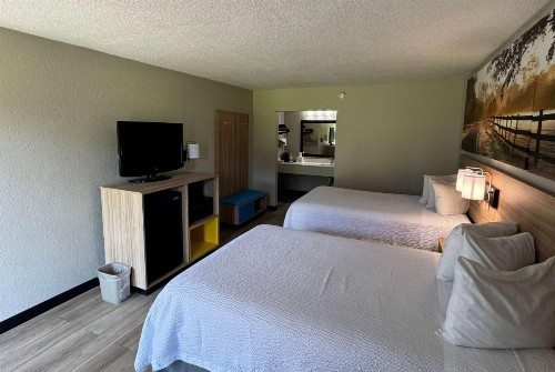 Days Inn by Wyndham Crystal River - image 8