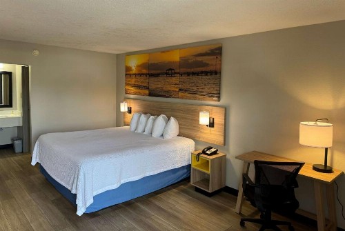 Days Inn by Wyndham Crystal River - image 9