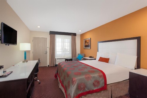 Ramada by Wyndham Culver City - image 12