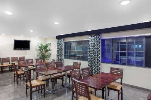 Ramada by Wyndham Culver City - image 15