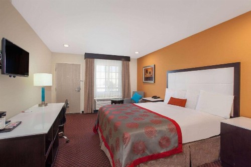 Ramada by Wyndham Culver City - image 17