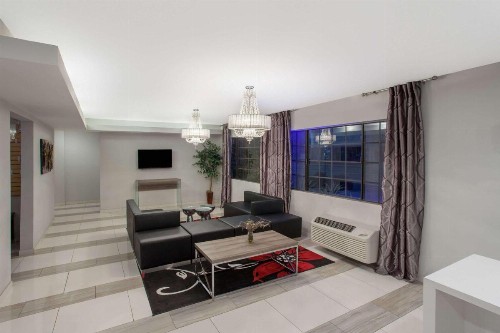 Ramada by Wyndham Culver City - image 32
