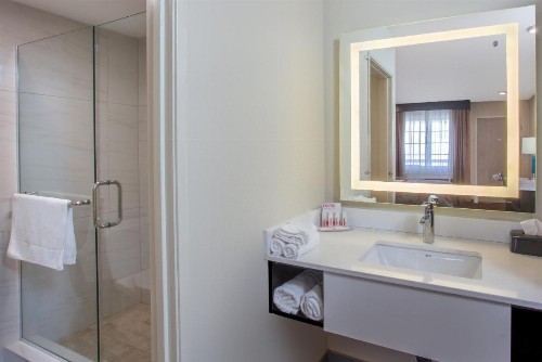 Ramada by Wyndham Culver City - image 38