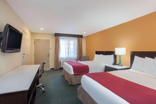 Ramada by Wyndham Culver City - image 7