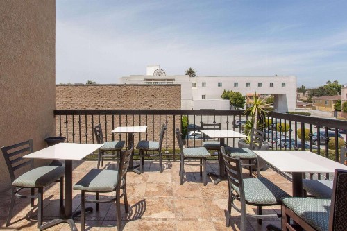 Ramada by Wyndham Culver City - image 9